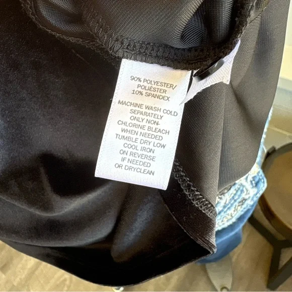 LOFT Black Sleeveless Muscle Tee - Picture 7 of 8